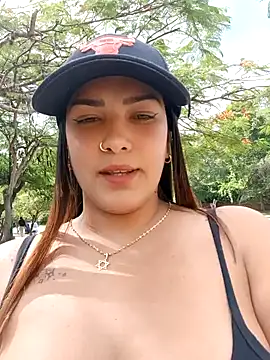 Snapshot of camiysebas21 chatting on 10/22/25, 06:51 camiysebas21 online show from 10/22/25, 06:51