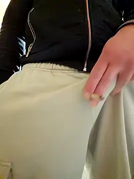 Snapshot of tdgjkytv chatting on 04/04/26, 12:53 tdgjkytv online show from 04/04/26, 12:53