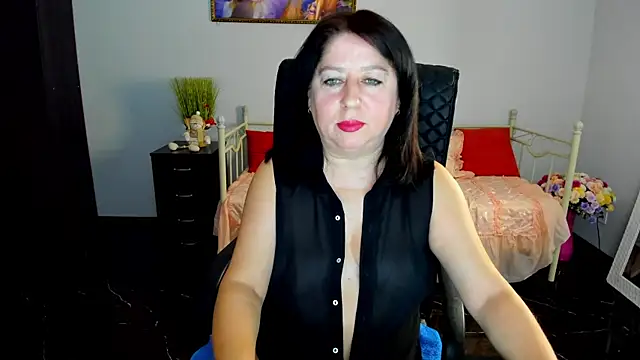 Julia Dean online show from 02/10/25, 01:11