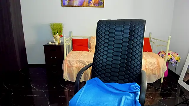 Julia Dean online show from 02/10/25, 04:14