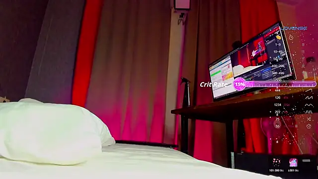 HunnyWifey online show from 12/18/25, 08:37