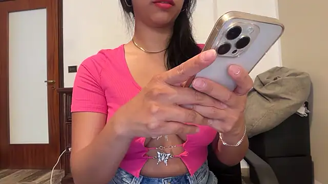 Snapshot of Dulce_latingirl chatting on 05/17/26, 02:24 Dulce latingirl online show from 05/17/26, 02:24