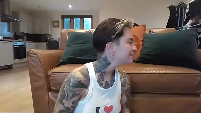 Snapshot of Rubyrichhxo chatting on 11/18/25, 09:47 Rubyrichhxo online show from 11/18/25, 09:47