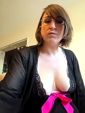 Snapshot of minierose chatting on 03/18/25, 07:08 minierose online show from 03/18/25, 07:08