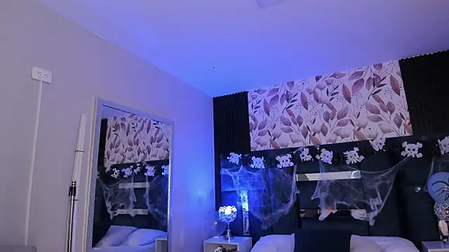 GiselOrtiz online show from 10/28/25, 10:30