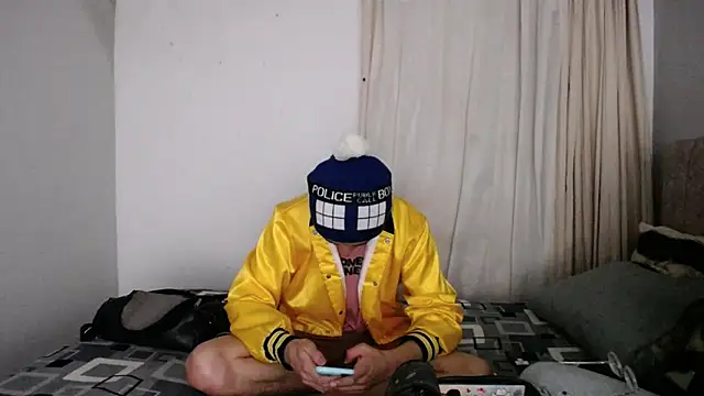 Pinkandyellowpokemon online show from 09/10/25, 04:12