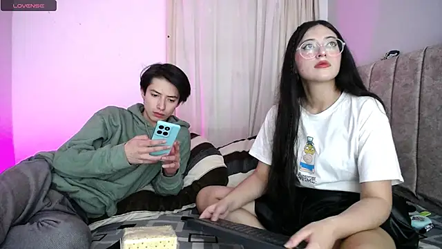 Pinkandyellowpokemon online show from 09/24/25, 04:16