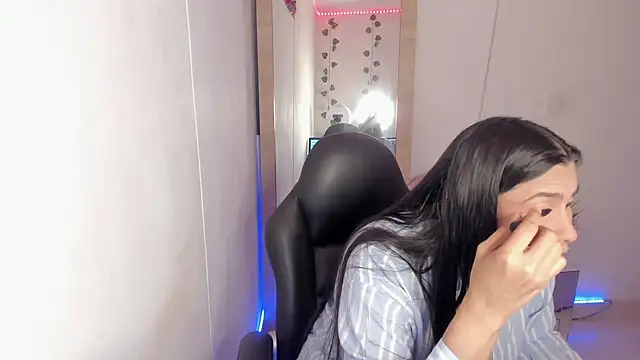 Snapshot of hellensexy chatting on 12/19/24, 08:55 hellensexy online show from 12/19/24, 08:55