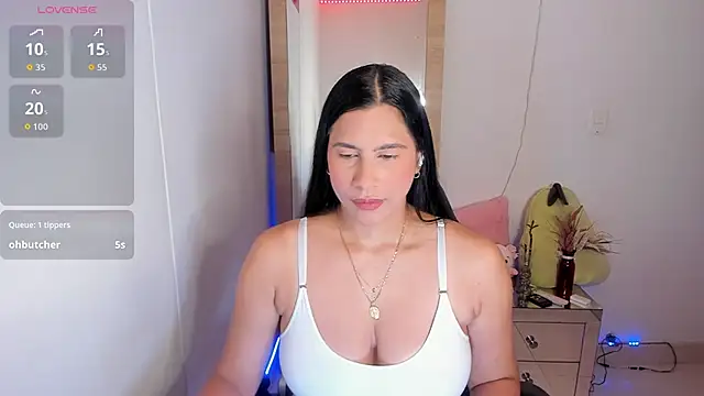 Snapshot of hellensexy chatting on 05/22/26, 09:42 hellensexy online show from 05/22/26, 09:42