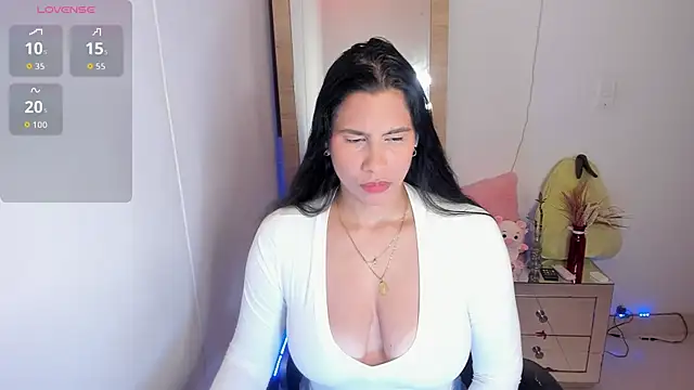 Snapshot of hellensexy chatting on 05/26/26, 09:55 hellensexy online show from 05/26/26, 09:55