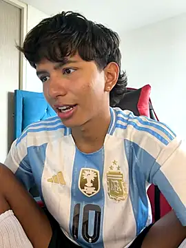 Leonarrrd 01 online show from 12/02/25, 08:26