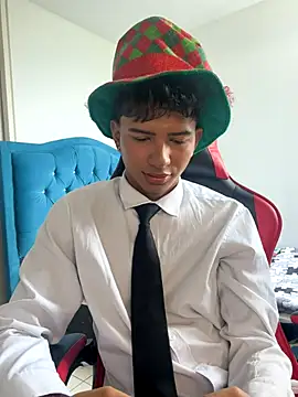 Leonarrrd 01 online show from 12/05/25, 07:32