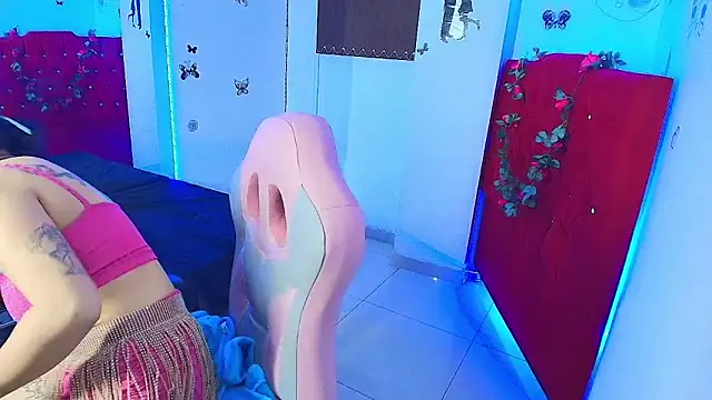 miahernadez303av online show from 09/12/25, 02:22