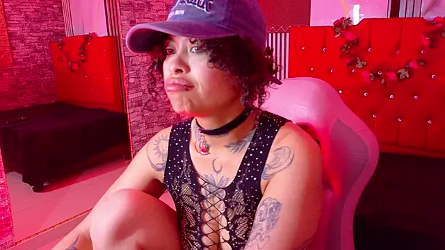 miahernadez303av online show from 02/12/26, 04:18