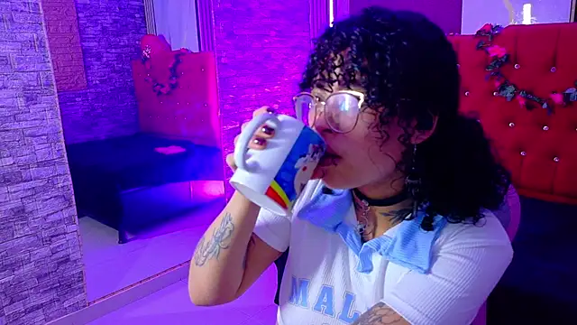 miahernadez303av online show from 02/16/26, 03:02