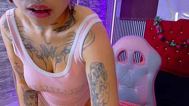 miahernadez303av online show from 04/16/26, 04:13