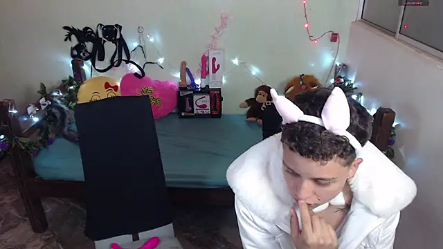 Antonella Cruz02 online show from 02/12/25, 02:45