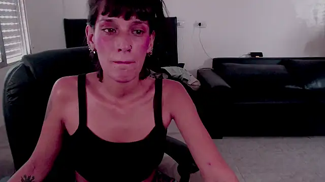 Sofii floyd  online show from 10/21/25, 06:30