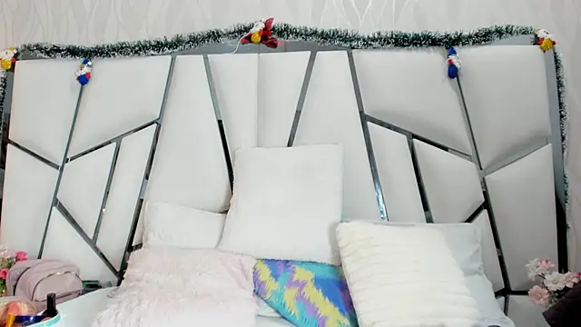  aurora18  online show from 11/23/25, 03:06