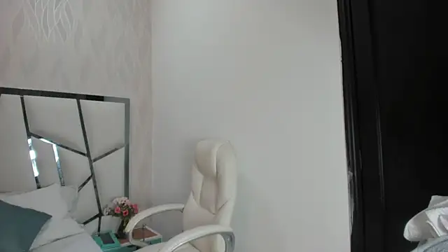  aurora18  online show from 02/05/26, 03:11