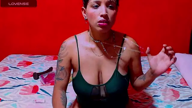 Snapshot of Dirty_Zoe chatting on 12/06/24, 02:57 Dirty Zoe online show from 12/06/24, 02:57