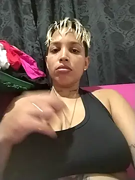 Snapshot of Dirty_Zoe chatting on 10/28/25, 11:07 Dirty Zoe online show from 10/28/25, 11:07