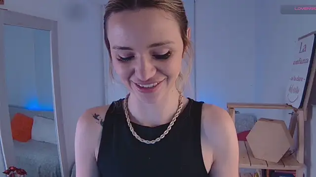 Snapshot of Lucy_Princes chatting on 01/20/25, 02:43 Lucy Princes online show from 01/20/25, 02:43