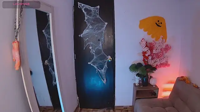 Lucy Princes online show from 10/28/25, 07:12