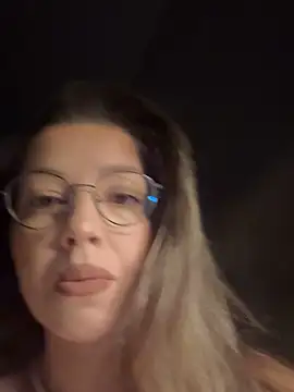 Snapshot of SonyaD_ chatting on 04/28/26, 02:27 SonyaD online show from 04/28/26, 02:27