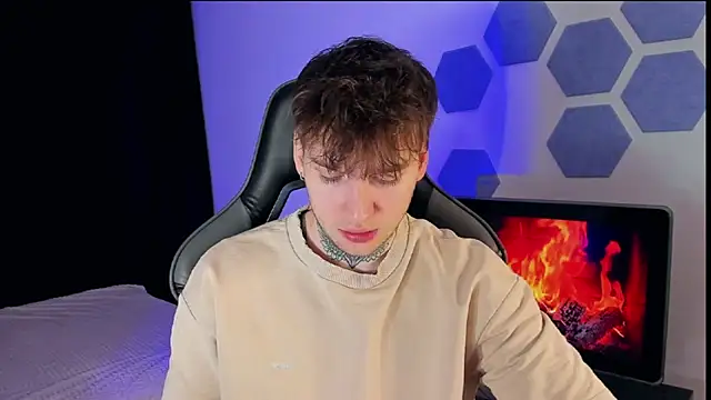 Chris Tyson online show from 03/20/25, 01:35