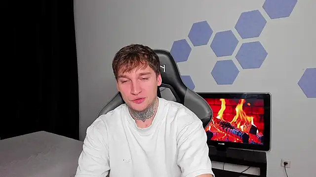 Chris Tyson online show from 10/13/25, 04:07