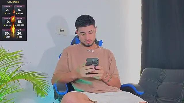 EdwardRoss  online show from 10/25/25, 08:03