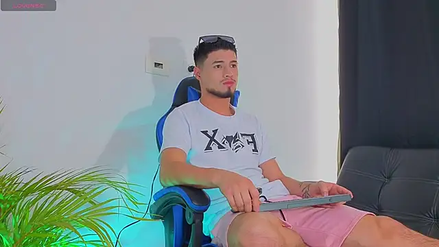 EdwardRoss  online show from 11/02/25, 08:33