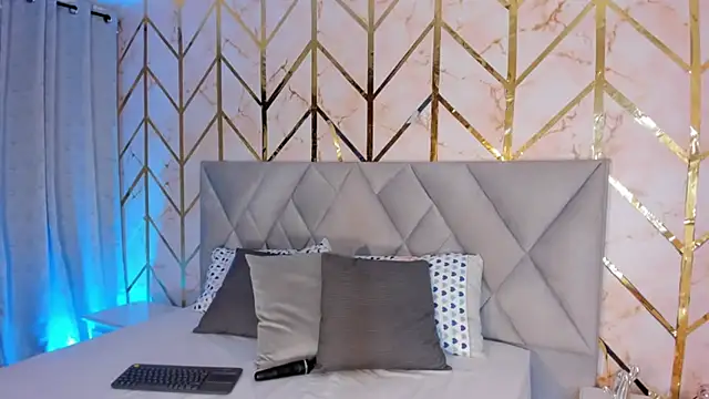 Snapshot of Arianabromw chatting on 12/19/24, 07:07 Arianabromw online show from 12/19/24, 07:07