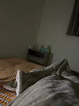 Snapshot of A6229 chatting on 12/15/24, 01:11 A6229 online show from 12/15/24, 01:11