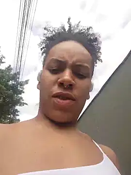 Julia Pretinha online show from 09/15/25, 12:49