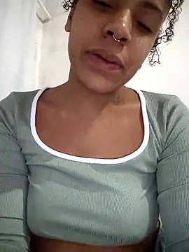 Julia Pretinha online show from 04/04/26, 01:15