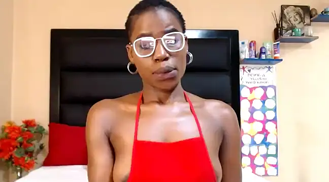 Snapshot of LongPussyLipsxx chatting on 02/14/25, 03:00 LongPussyLipsxx online show from 02/14/25, 03:00