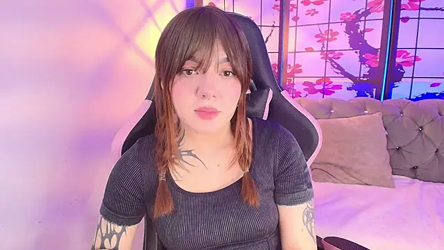 Fluffy Bubble21 online show from 12/21/25, 04:30