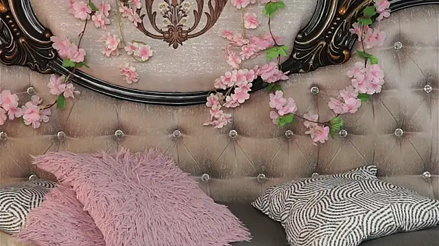 AmiLewis online show from 04/21/26, 02:51