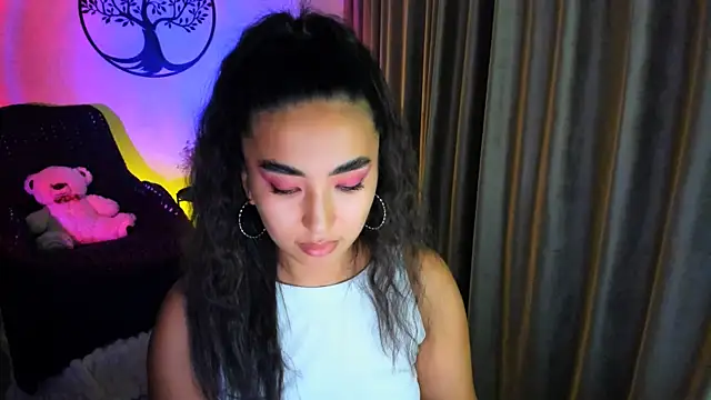 Snapshot of worldofkim chatting on 11/19/25, 08:09 worldofkim online show from 11/19/25, 08:09