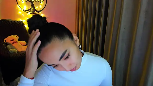 Snapshot of worldofkim chatting on 11/28/25, 03:25 worldofkim online show from 11/28/25, 03:25