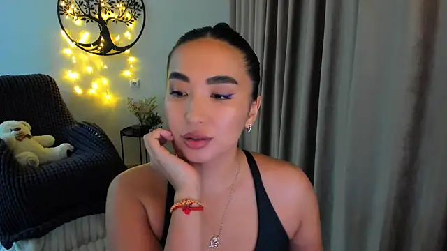 Snapshot of worldofkim chatting on 01/06/26, 12:53 worldofkim online show from 01/06/26, 12:53