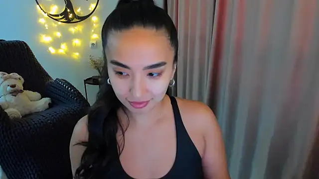 Snapshot of worldofkim chatting on 02/13/26, 11:39 worldofkim online show from 02/13/26, 11:39