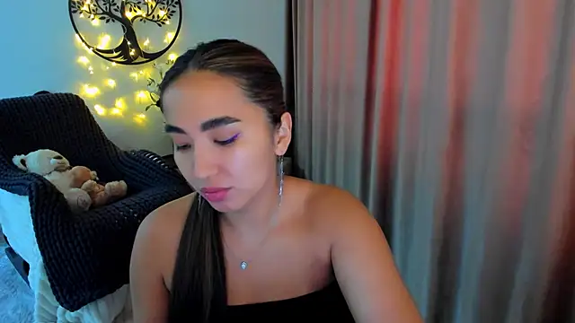 Snapshot of worldofkim chatting on 02/25/26, 10:03 worldofkim online show from 02/25/26, 10:03