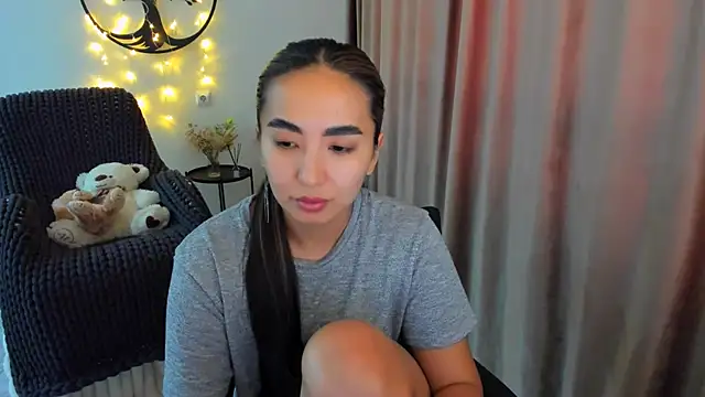 Snapshot of worldofkim chatting on 02/26/26, 05:17 worldofkim online show from 02/26/26, 05:17