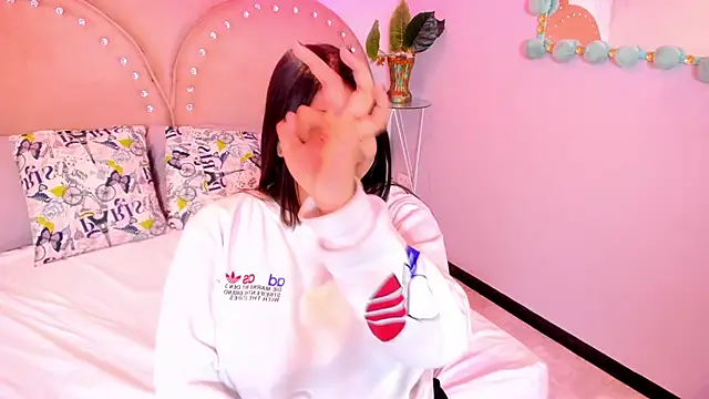 Miia Thompsonn online show from 12/05/25, 03:26