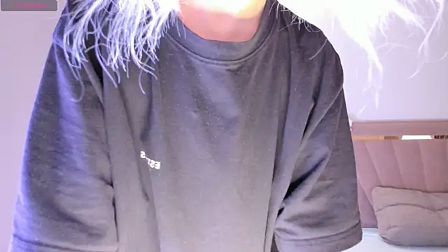 Snapshot of heemia chatting on 12/08/24, 10:41 heemia online show from 12/08/24, 10:41