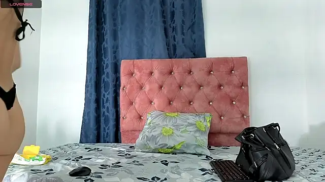 Snapshot of alissonandamy chatting on 05/01/26, 12:10 alissonandamy online show from 05/01/26, 12:10