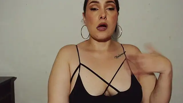 Snapshot of Miss_Agatha chatting on 10/15/25, 02:22 Miss Agatha online show from 10/15/25, 02:22